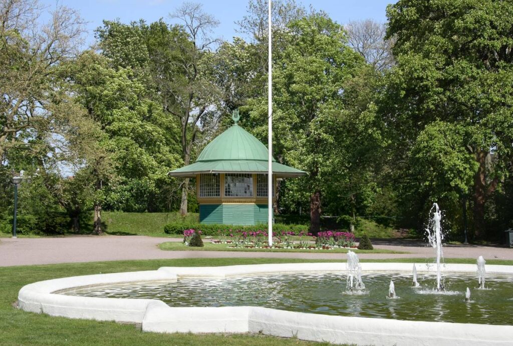 Paviljongen och fontänen i Stadsparken i Lund